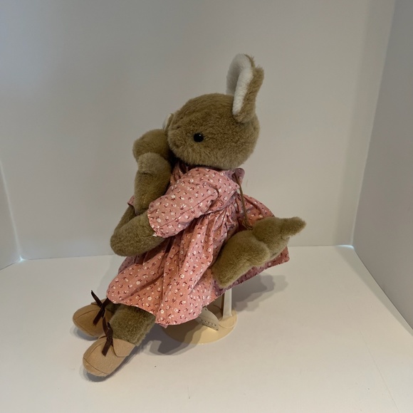 Vintage Charm Plush Mommy With Two Baby Bunnies Stuffed Toy - Picture 3 of 11